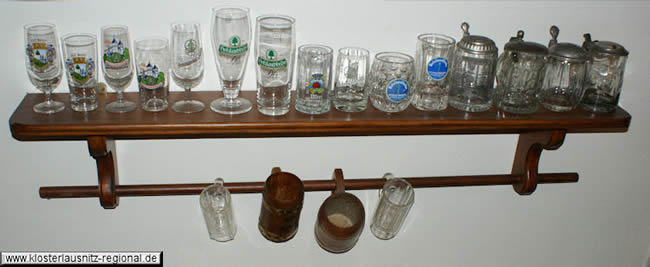 Biergläser der Holzland-Brauerei im Museum 