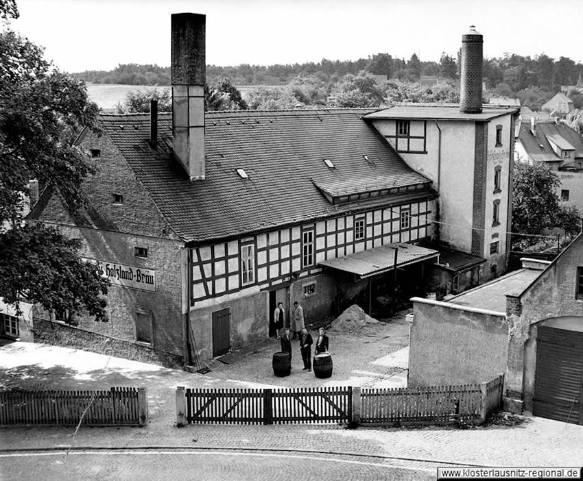 1970 Holzland - Bräu - rechts das alte Spritzenhaus.