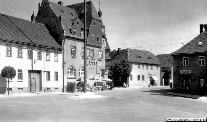 Rathaus mit Ratskeller um 1926