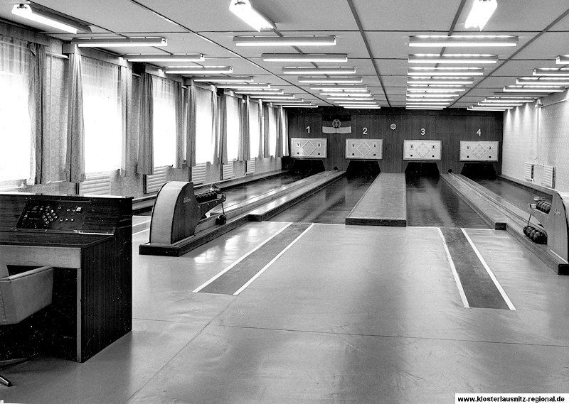 Die 4-Bahnen-Asphalt-Kegelanlage nach der Eröffnung 1975.