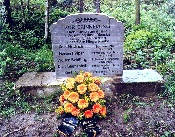 Der Heimatverein Rüdersdorf setzte am 19.05.2004 zu diesem Sprengunfall ein Gedenkstein.