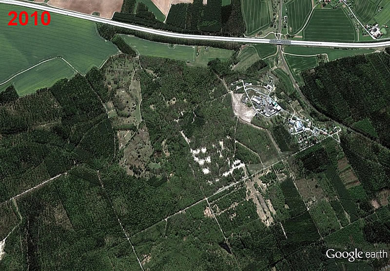 Luftbildaufnahme aus dem Jahr 2010 und 2013 (unten). Zu erkennen ist, dass die Wunden im Wald immer mehr zuwachsen.