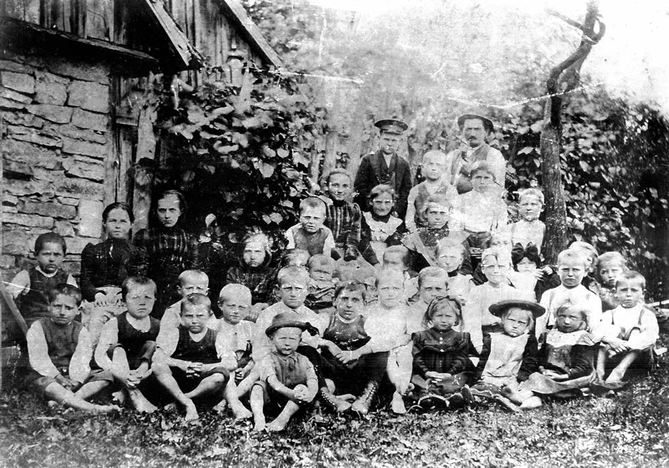 Foto aus dem Jahr 1901 - Auf dem Foto soll der "Schnitzel Fritz" und der spätere Straßenmann Enke "Cohn" "dr kleine Cohn" sein.